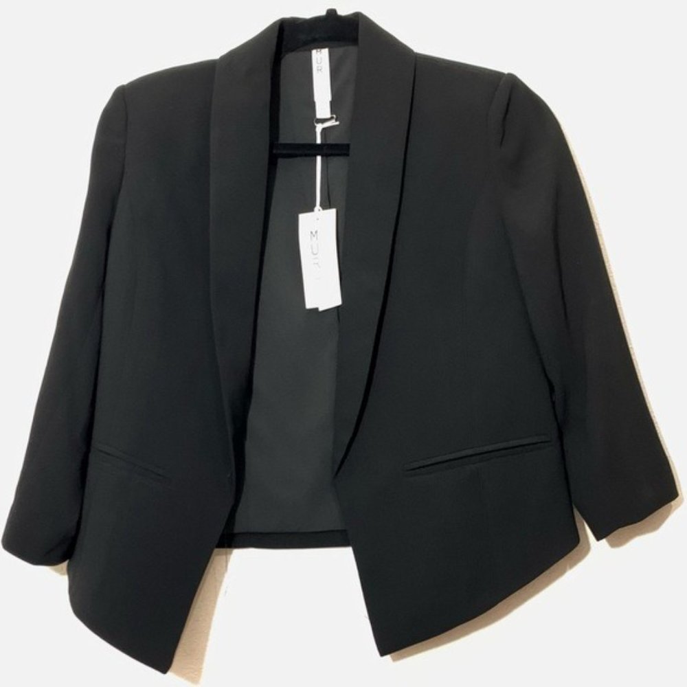 NWT Mural Black Curve Hem Blazer